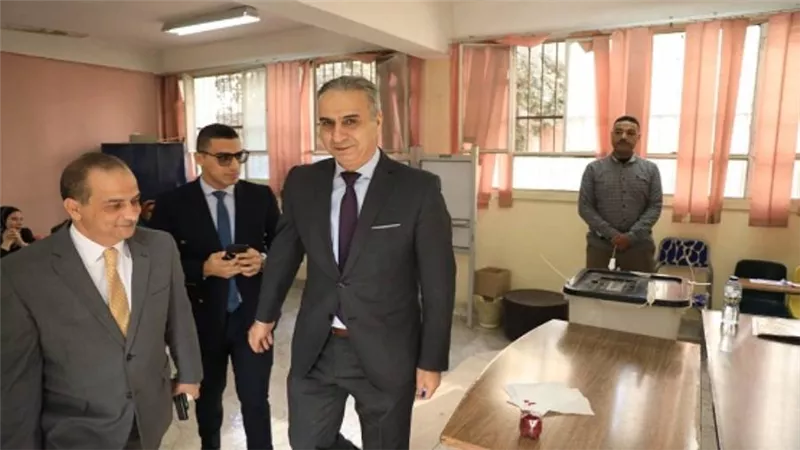رئيس جهاز حماية المستهلك يُدلي بصوته في الانتخابات الرئاسية بمدينة نصر (صور)