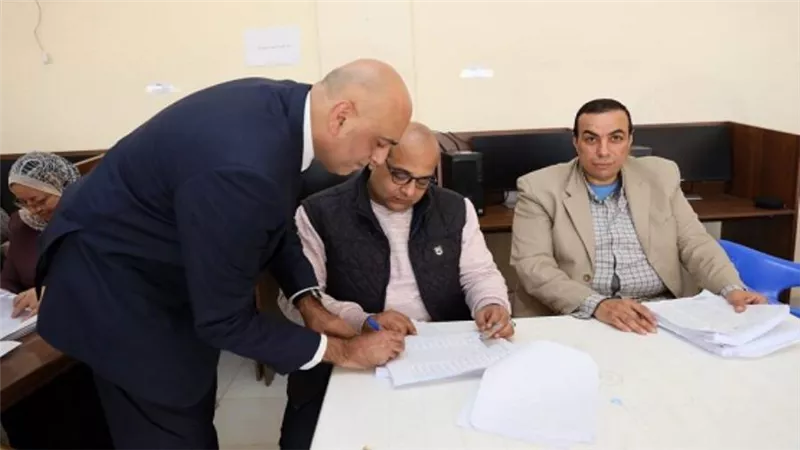 الرئيس التنفيذي لجهاز تنمية المشروعات يدلي بصوته في الانتخابات الرئاسية (صور)