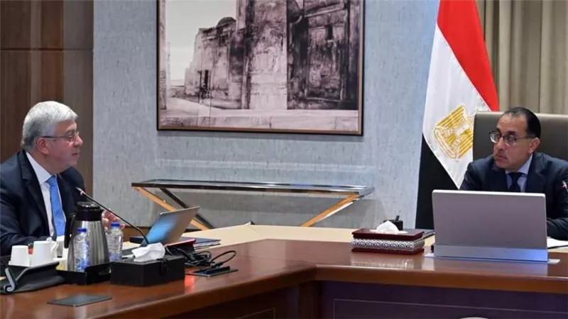 د. أيمن عاشور يستعرض الجهود المبذولة فى ملف التعليم العالى والبحث العلمى مع رئيس الوزراء 