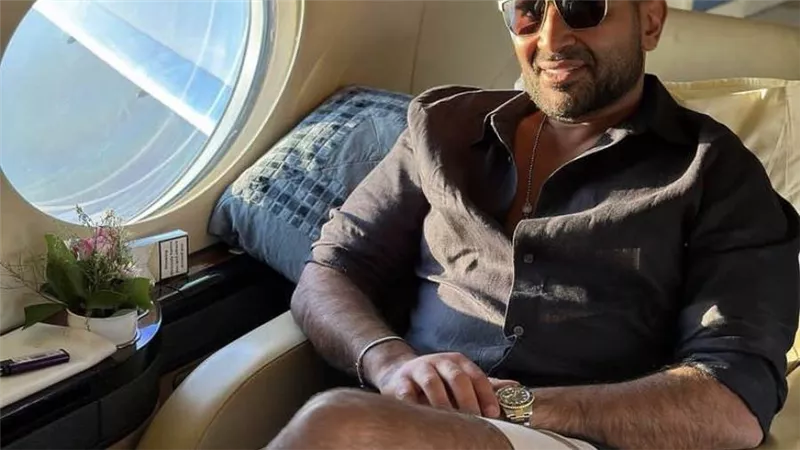 في طيارة خاصة.. أحمد سعد يسافر إلى الرياض استعدادا لحفل ميدل بيست