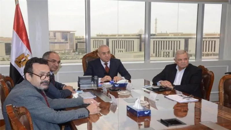 وزير الإسكان يتابع موقف تنفيذ مشروع تحسين نوعية المياه بمصرف كيتشنر في 3 محافظات