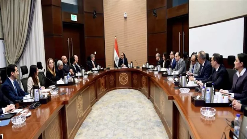 رئيس الوزراء يبحث مع وفد إيطالي إقامة استثمارات جديدة في مجال الأمن الغذائي (صور)