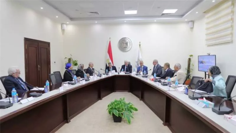 وزير التعليم العالي يعلن اختيار عدة رموز وطنية لرئاسة مجالس أمناء 5 جامعات أهلية (صور)