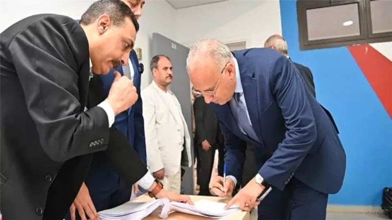 وزير الري يدلي بصوته في الانتخابات الرئاسية (صور)