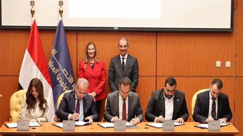 وزير الاتصالات: مبادرات أجيال مصر الرقمية تستهدف مختلف المراحل العمرية والخلفيات الأكاديمية (صور)