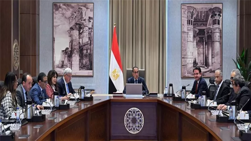 رئيس الوزراء يلتقي مسئولي الفرع الطبي بجامعة 