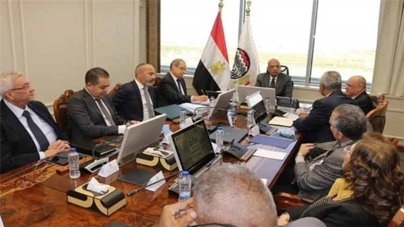 وزير قطاع الأعمال يستعرض المخطط العام لإقامة مشروع عمراني متكامل جنوب القاهرة (صور)