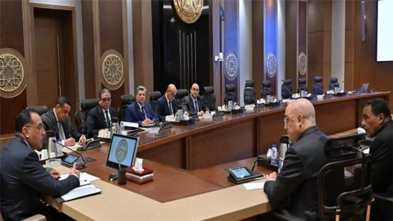 رئيس الوزراء يتابع عددًا من ملفات العمل بمحافظة مطروح