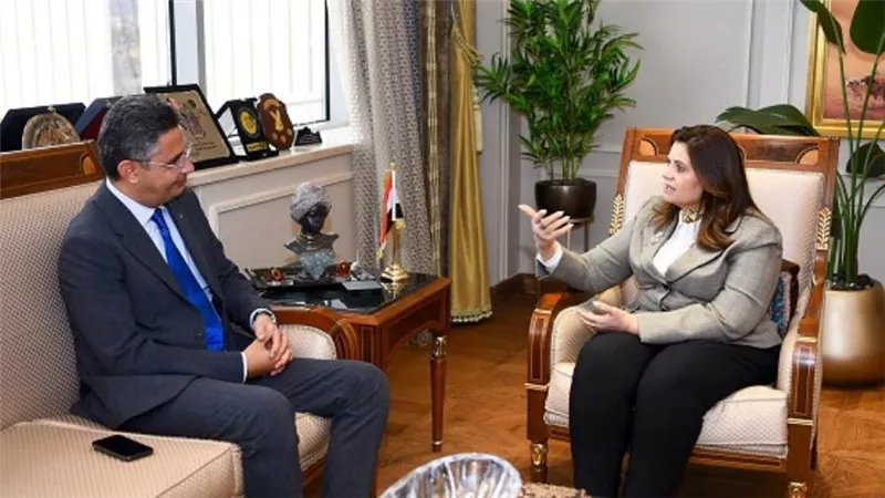 وزيرة الهجرة تستقبل رئيس مجلس إدارة البريد المصري لبحث استفادة المصريين بالخارج من الخدمات البريدية المتنوعة (صور)