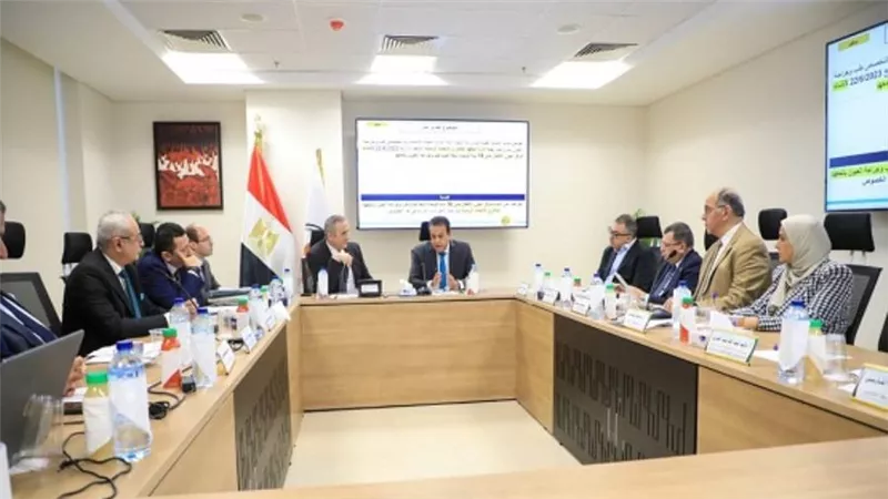وزير الصحة يترأس اجتماع مجلس إدارة الهيئة العامة للمستشفيات والمعاهد التعليمية (صور)