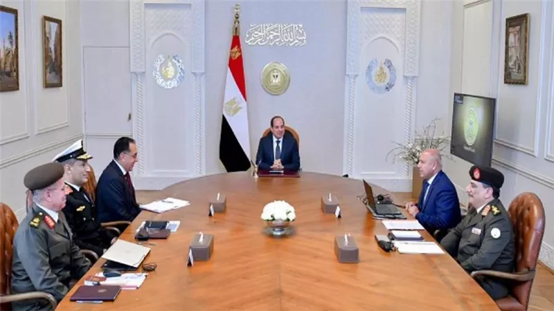 عاجل | الرئيس السيسي يبحث مع رئيس الوزراء ووزير النقل تطورات عدد من المشروعات القومية