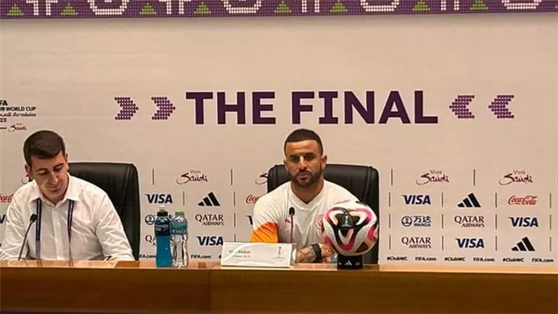 ووكر: صلاح متواضع ورحيل محرز للدوري السعودي خسارة للسيتي