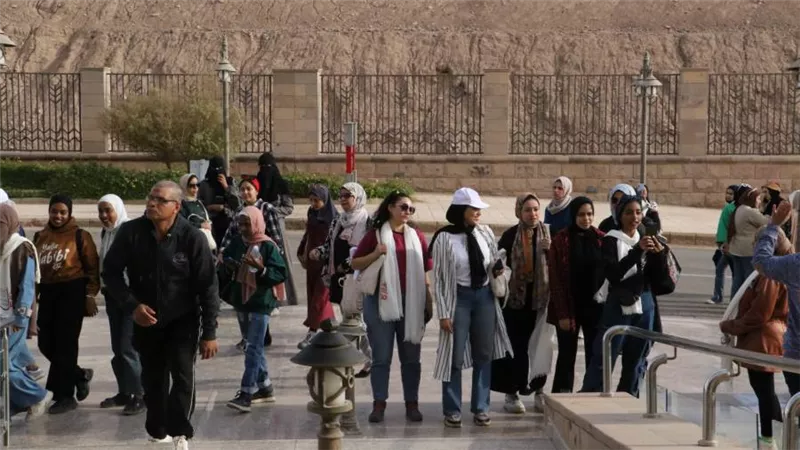 أهل مصر.. فتيات ملتقى ثقافة المرأة الحدودية في زيارة تثقيفية لمتحف النيل بأسوان