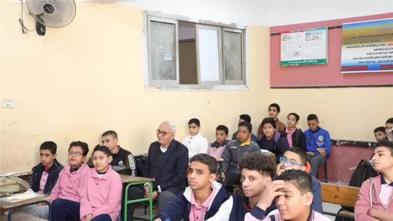 وزير التعليم يتفقد مدرستين بالقاهرة والجيزة لمتابعة سير العملية التعليمية