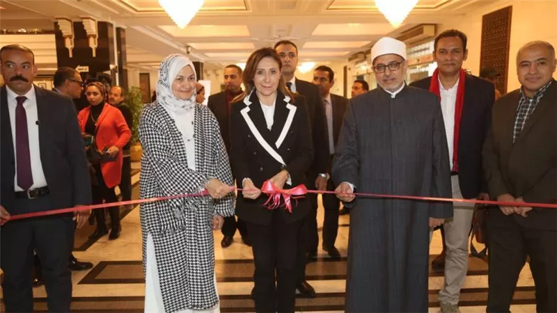 تكريم وزيرة الثقافة ضمن احتفالية الإعلان عن الفائزين بملتقى الأزهر الدولي الثاني للكاريكاتير والبورتريه