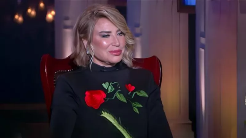 الخميس.. إيناس الدغيدي تفتح خزائن أسرارها فى حبر سرى