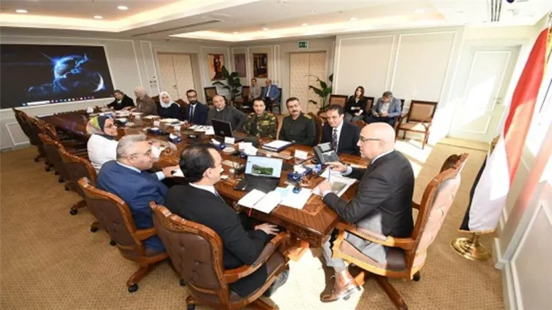 وزير الإسكان يؤكد أهمية مفهوم العمران والبناء الأخضر (صور)
