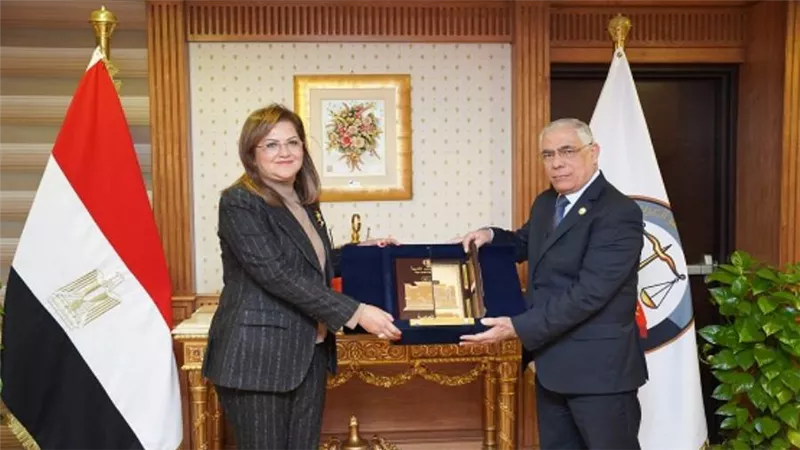 وزيرة التخطيط والنائب العام يوقعان بروتوكول لتشغيل 20 مركز متنقل لتقديم خدمات النيابة العامة (صور)