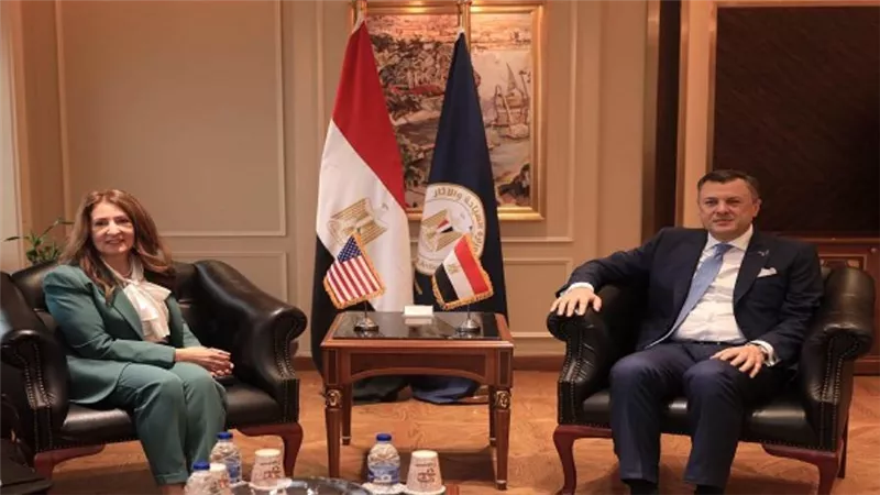 وزير السياحة والآثار يلتقي سفيرة الولايات المتحدة الأمريكية بالقاهرة لبحث تعزيز سبل التعاون 