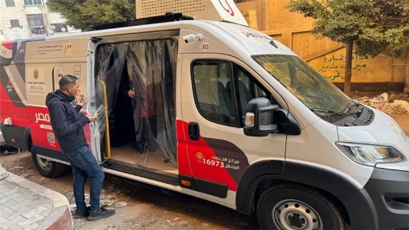 التضامن: الدفع بعدد من السيارات التكنولوجية المتنقلة لتقديم الخدمات الاجتماعية في 10 محافظات (صور)