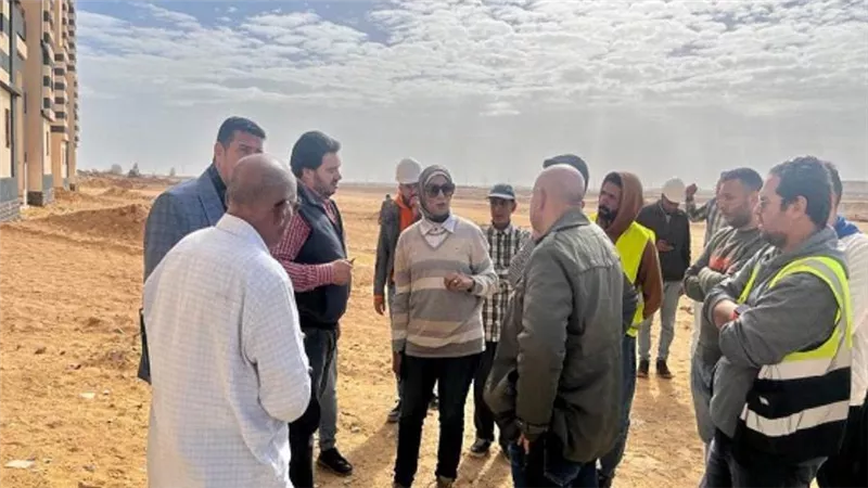 وزير الإسكان: تخصيص 21045م٢ لإقامة 5 مشروعات صناعية بمدينة السويس الجديدة (صور)