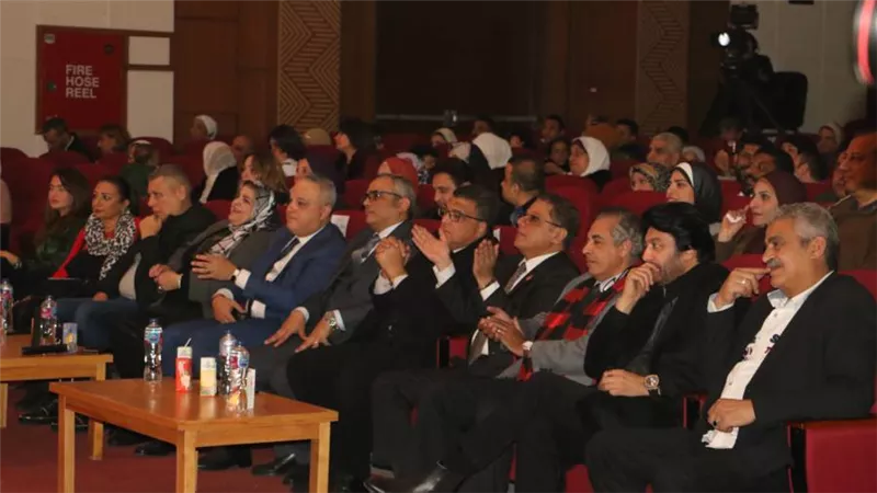 رئيس هيئة قصور الثقافة يشهد احتفالية العام الجديد بمسرح السامر 
