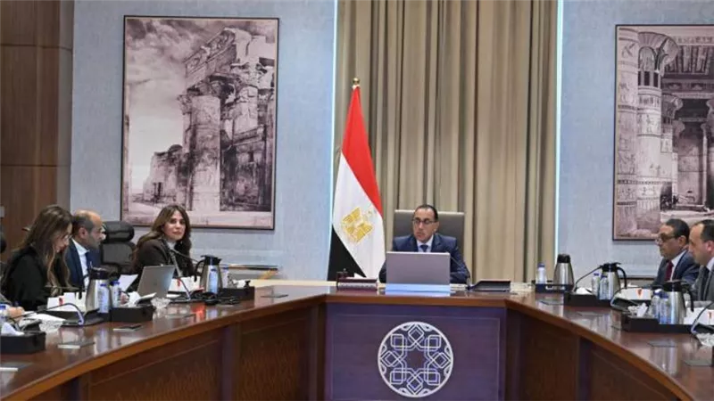 الطروحات أبرزها.. رئيس الوزراء يستعرض استراتيجية تطوير البورصة المصرية