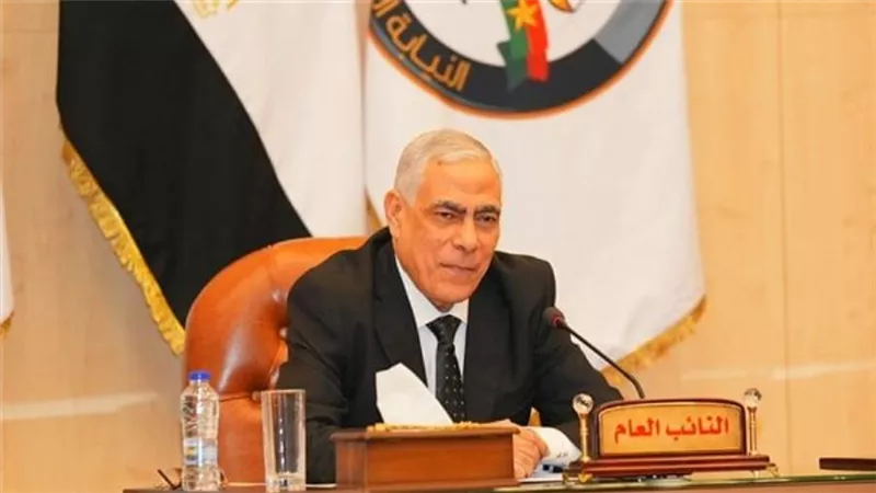 حقوق المواطن أولا.. النائب العام يلتقي موظفي النيابة العامة