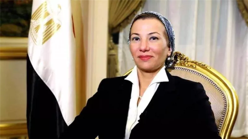 وزيرة البيئة تستعرض تقريرا عن جهود الوزارة في تحسين جودة الهواء خلال 2023 (إنفوجراف)