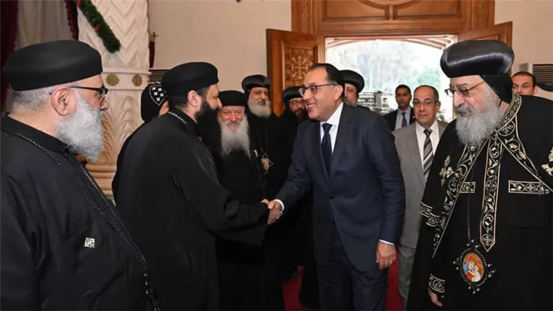 رئيس الوزراء يهنئ البابا تواضروس الثاني بعيد الميلاد المجيد