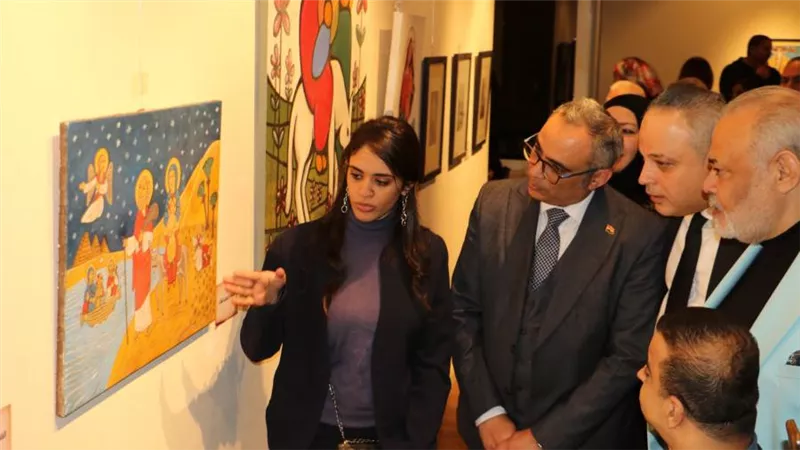 رئيس هيئة قصور الثقافة يفتتح معرض 