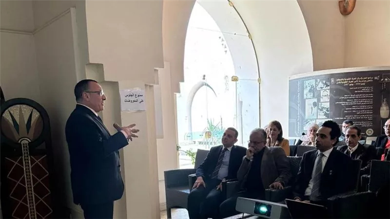 اجتماع موسع بين ممثلي الثقافة والتجارة والصناعة لمناقشة التعاون المشترك وسُبل دعم وتطوير وتسويق منتجات الحرف التراثية
