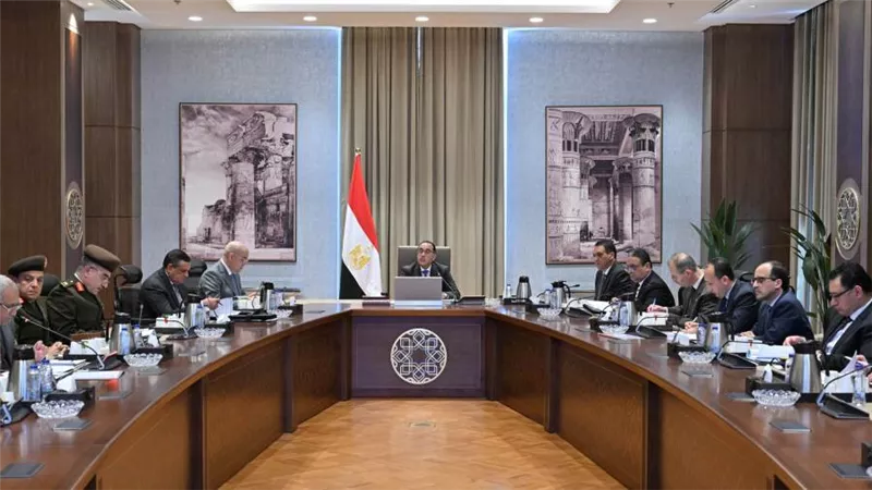 رئيس الوزراء يترأس اجتماع اللجنة الرئيسية لتقنين أوضاع الكنائس (صور)