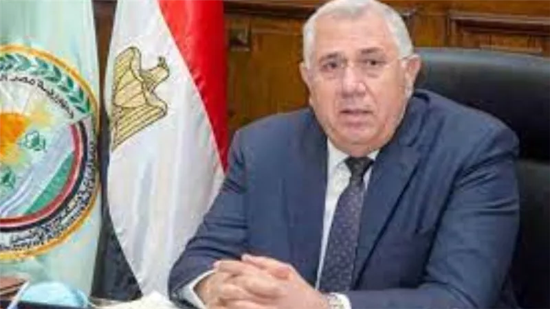 وزير الزراعة يشيد بإنجازات مركز تخطيط استخدامات أراضي الدولة