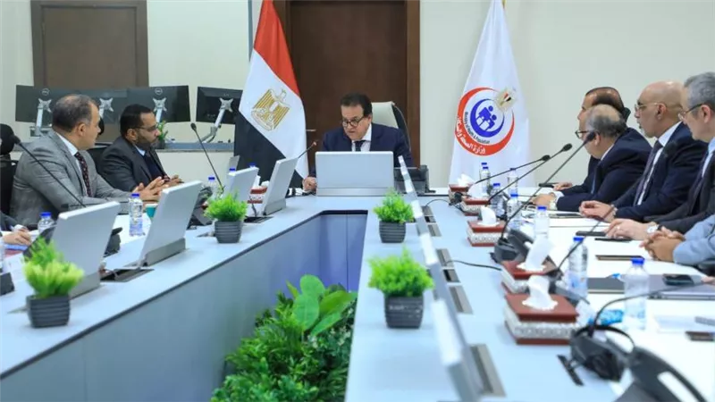 وزير الصحة يوجه الشكر لقيادات الوزارة والعاملين بها على نجاح خطة التأمين الطبي للانتخابات الرئاسية (صور)