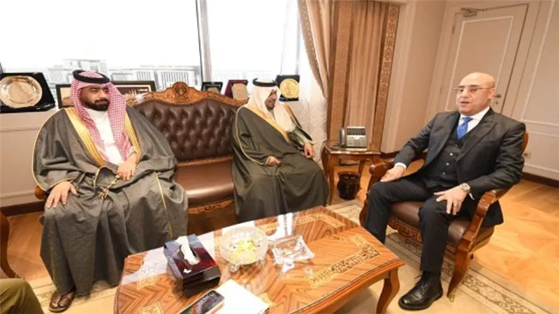 وزير الإسكان يلتقي الأمير خالد بن سعود بن تركي آل سعود لعرض الفرص الاستثمارية المتاحة (صور)