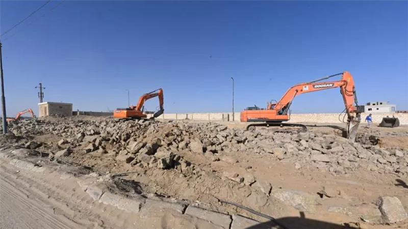 وزير الإسكان يستعرض الموقف التفصيلي لتنفيذ أعمال المرافق بمنطقة الحزام الأخضر في 6 أكتوبر (صور)