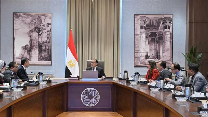 رئيس الوزراء يستعرض مع وزير السياحة عددًا من ملفات عمل الوزارة (صور)