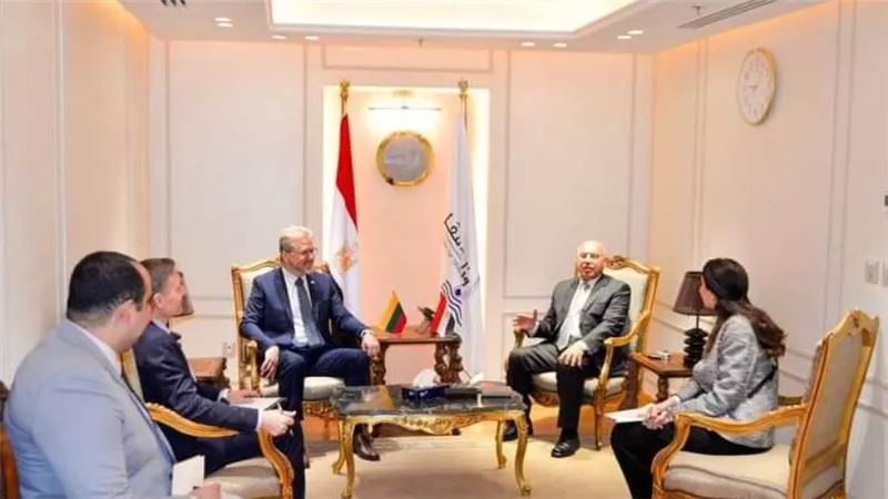 مصر وليتوانيا تبحثان التعاون في مجال النقل البري