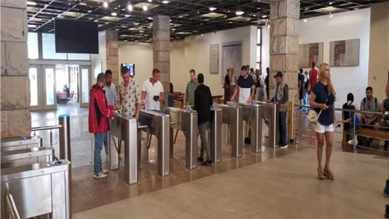تشغيل أول ماكينة لإصدار تذاكر زيارة المتاحف والمواقع الأثرية بوادي الملوك بالأقصر