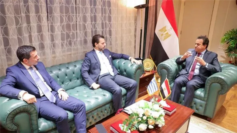 وزير الصحة يبحث مع 