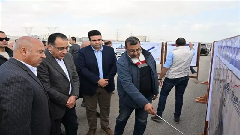 رئيس الوزراء يتفقد أعمال تطوير ورفع كفاءة طريق 
