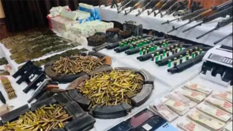 ترسانة أسلحة .. مصرع 5 عناصر خطرة في مداهمة بؤرة إجرامية بأسيوط
