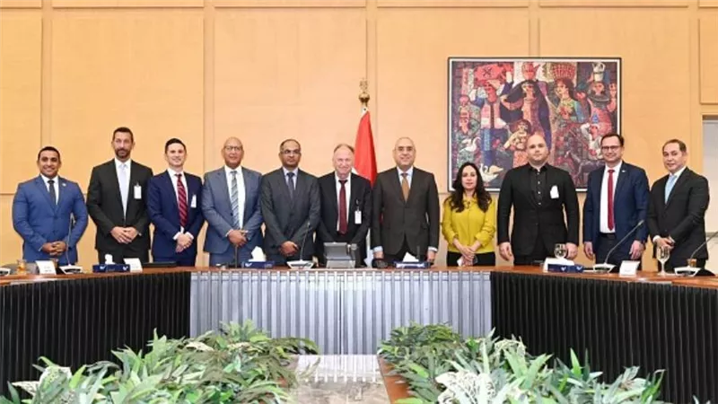 «الإسكان» تتعاون مع شركات عالمية لإنتاج مستلزمات مشروعات المياه والصرف (صور)