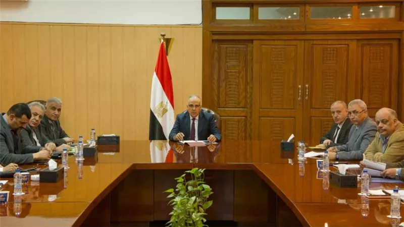 وزير الري يتابع موقف مشروعات الخطة الاستثمارية للعام المالي الحالي (صور)