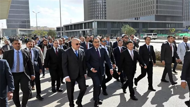 وزير الإسكان: مصر انطلقت انطلاقة قوية ومناسبة تليق بتاريخها ومكانتها (صور)