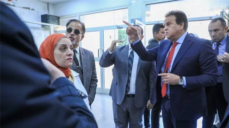 وزير الصحة يتفقد أعمال التطوير الجارية بمستشفى الشيخ زايد المركزي (صور)