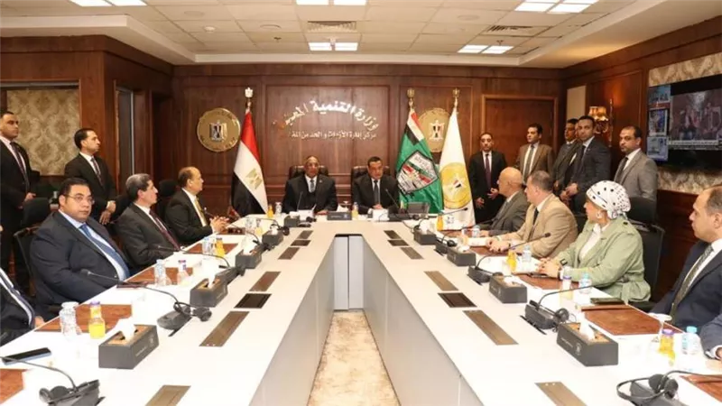وزير التنمية المحلية ورئيس هيئة قضايا الدولة يوقعان اتفاقية لتعزيز التعاون في مجال العدالة الناجزة (صور)