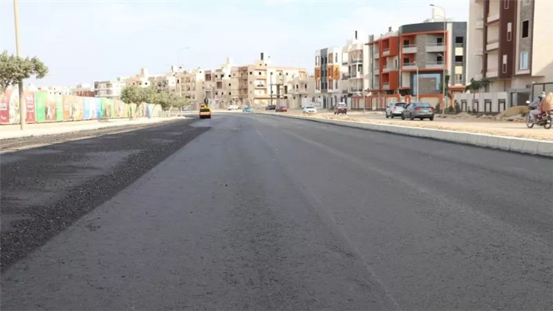 وزير الإسكان يتابع سير العمل بعددٍ من مشروعات الطرق والمرافق والتطوير الجاري تنفيذها بمدينة السادات (صور)