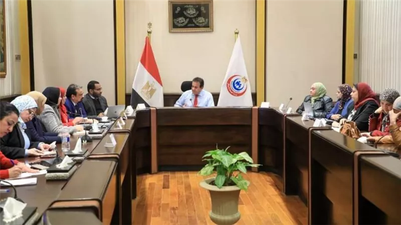 وزير الصحة يناقش الخطة التنفيذية لمبادرة جديدة للصحة العامة تمهيدا لإطلاقها في الفترة المقبلة 